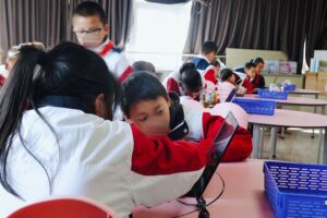 KOOV中国公立小学校での授業の様子